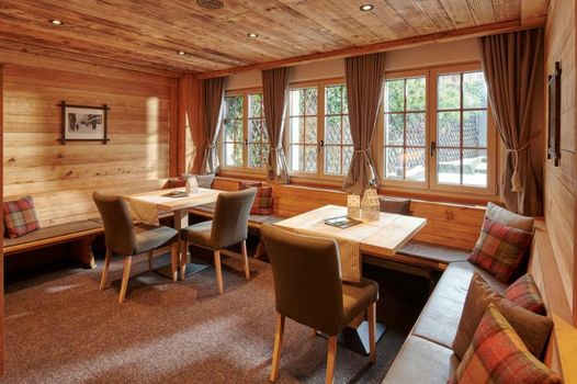 Hotel Alpenrose Wengen - a family affair since 1881