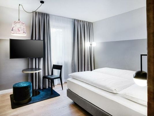 STAGE 12 Hotel by Penz