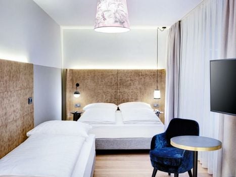 STAGE 12 Hotel by Penz