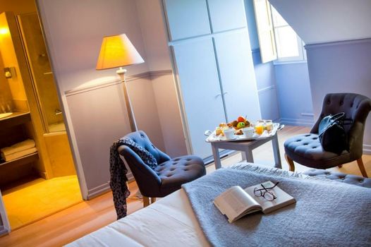 Logis Hostellerie des Clos et restaurant Bistrot des grands crus et Maison de la tour Chablis