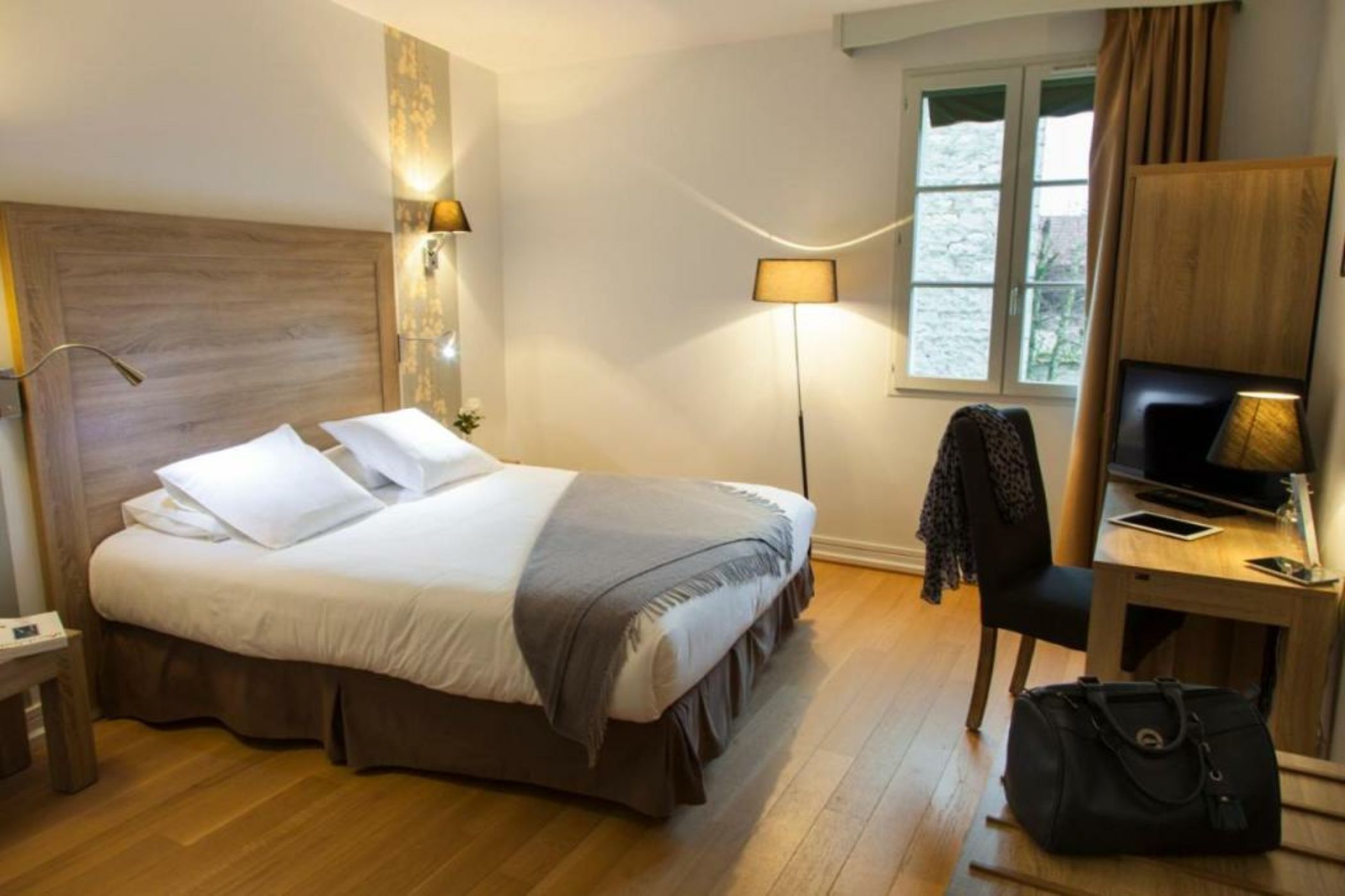 Logis Hostellerie des Clos et restaurant Bistrot des grands crus et Maison de la tour Chablis