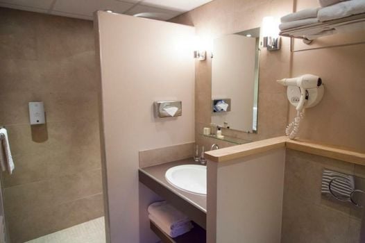 Logis Hostellerie des Clos et restaurant Bistrot des grands crus et Maison de la tour Chablis