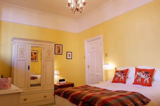 No 6 The Square Tearooms & Accommodation