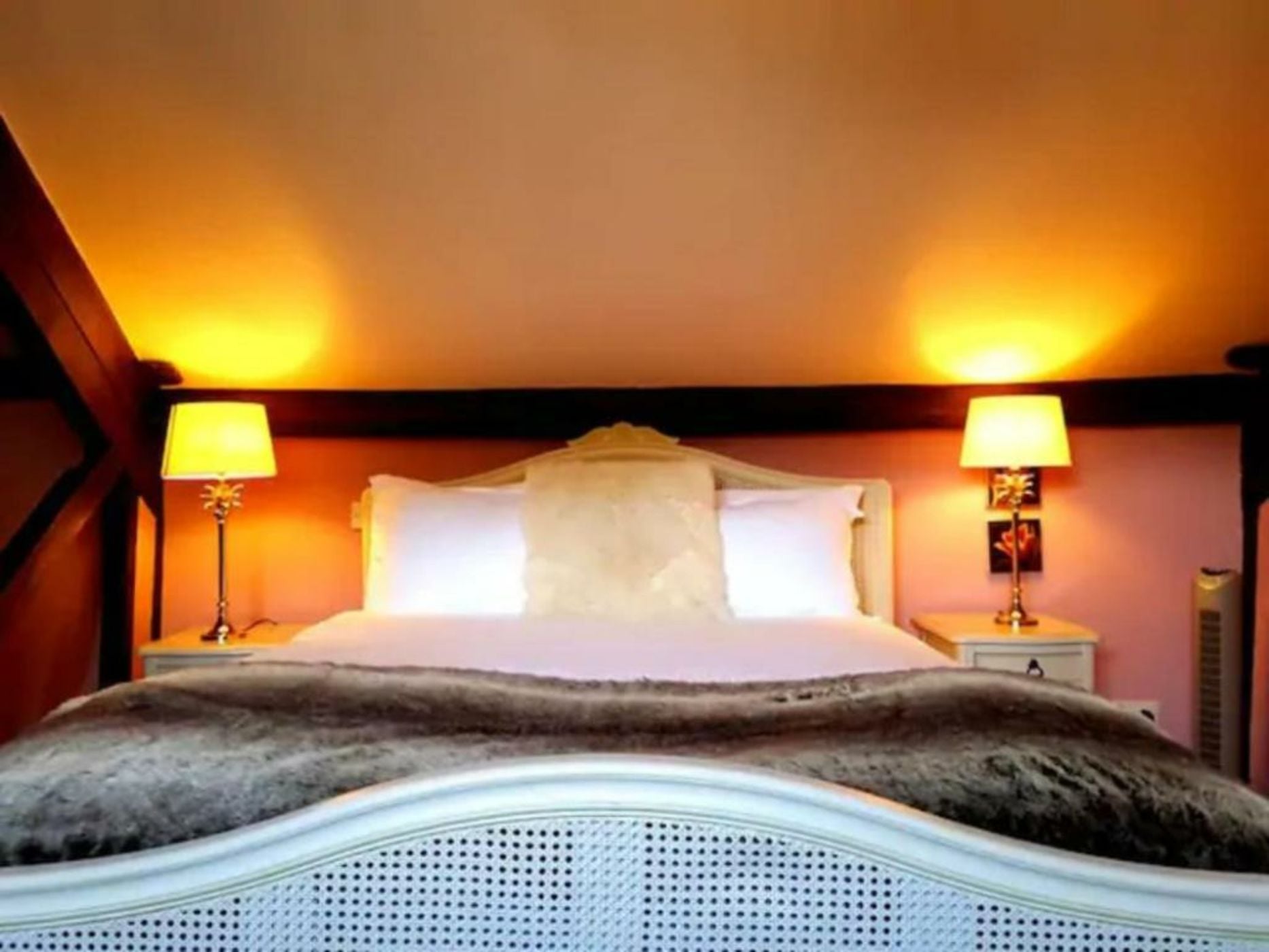 No 6 The Square Tearooms & Accommodation