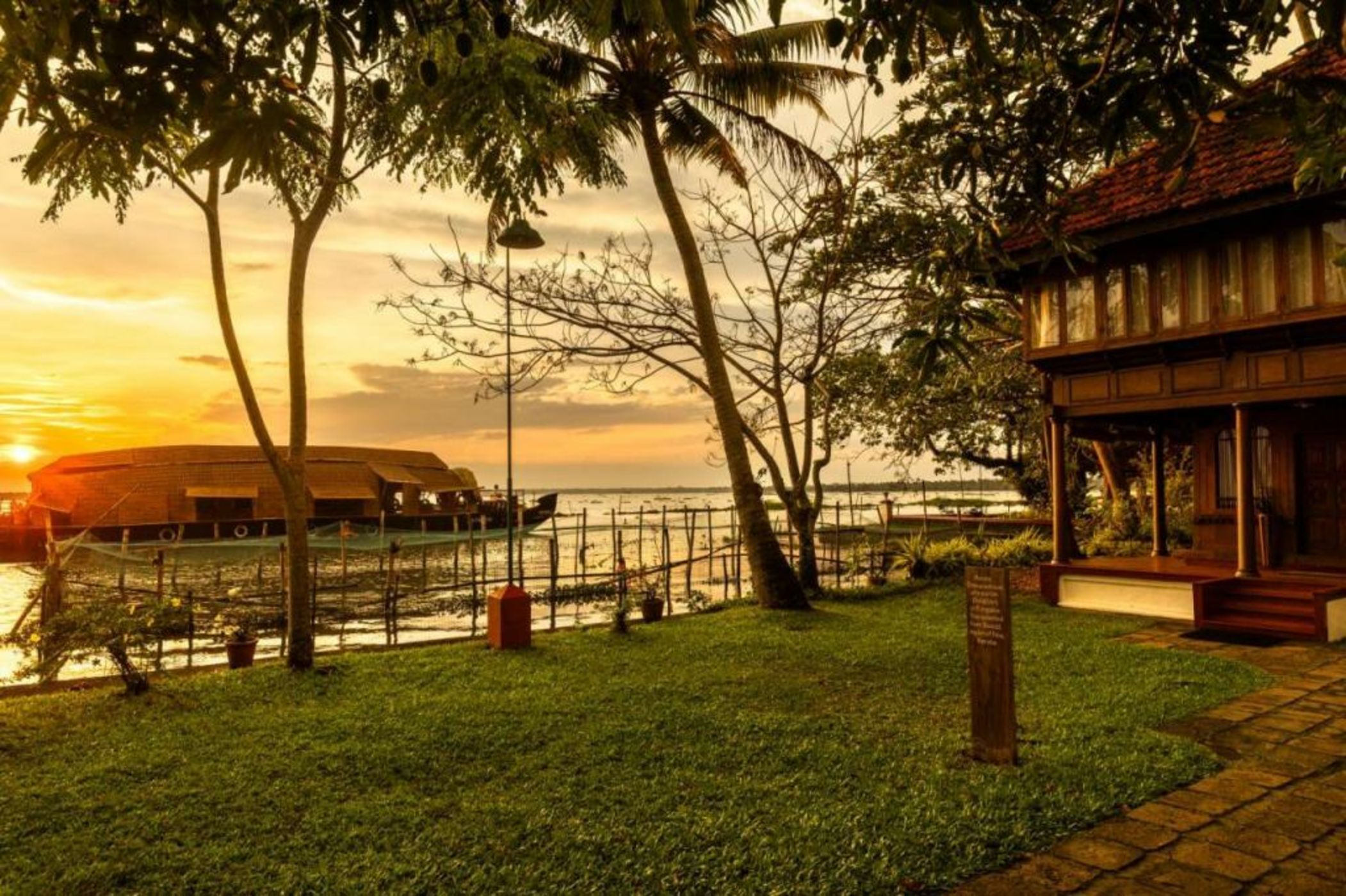 Coconut Lagoon Kumarakom - A CGH Earth Experience