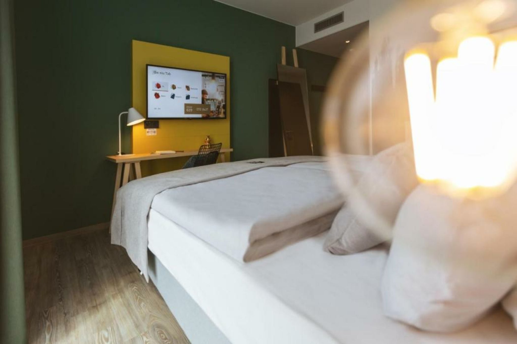 Holiday Inn - the niu Tab Dusseldorf Main Station by IHG