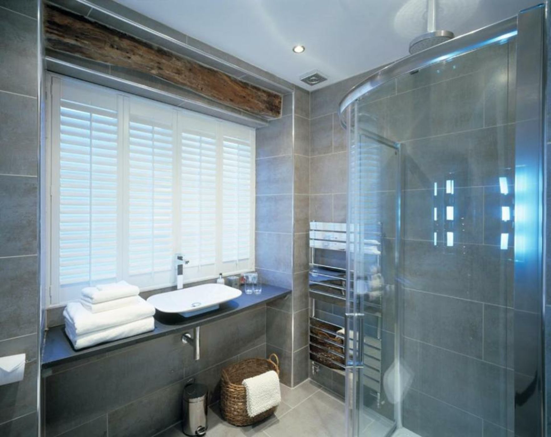 Cross Foxes - Bar Grill Rooms