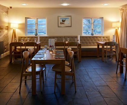 Cross Foxes - Bar Grill Rooms