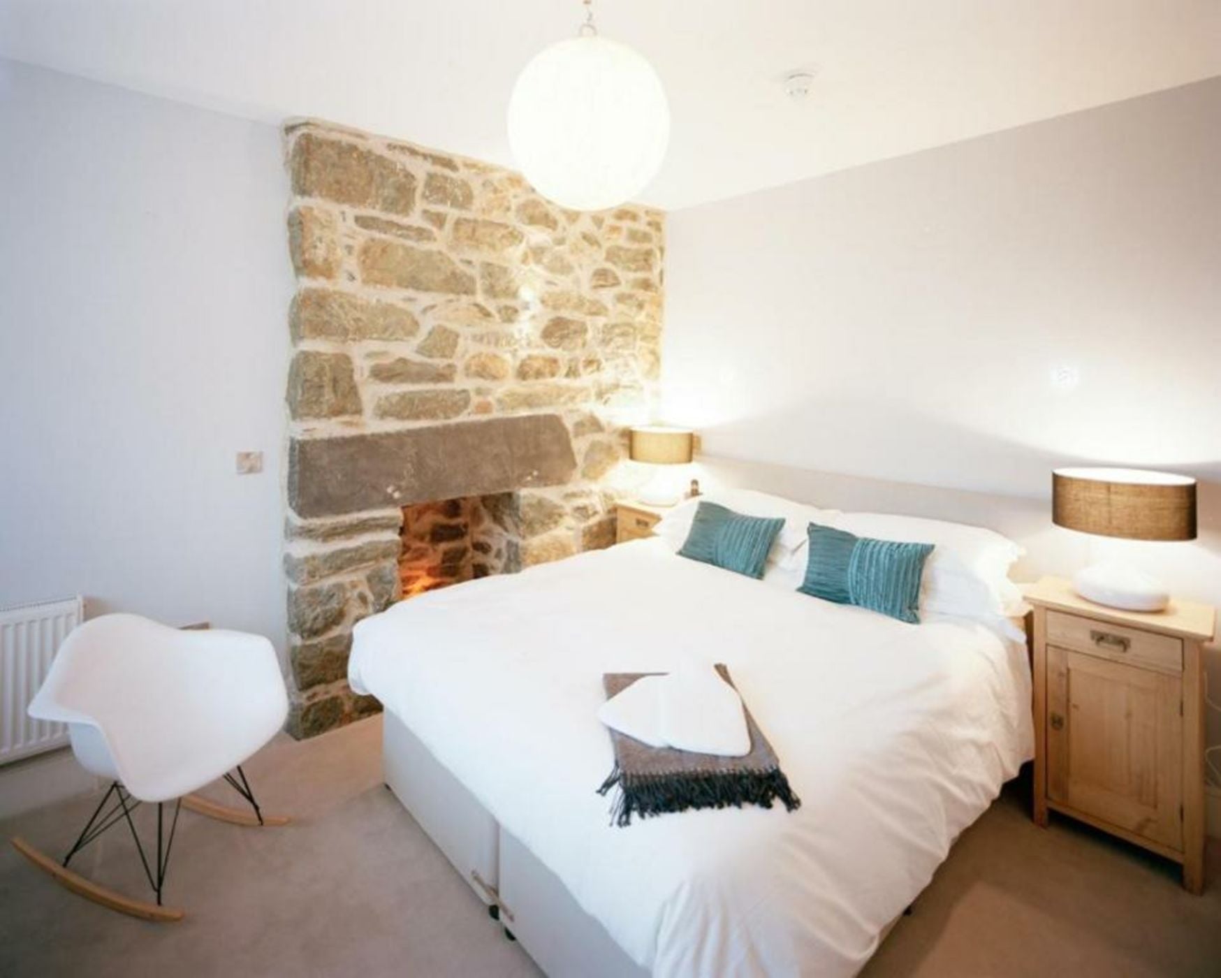 Cross Foxes - Bar Grill Rooms