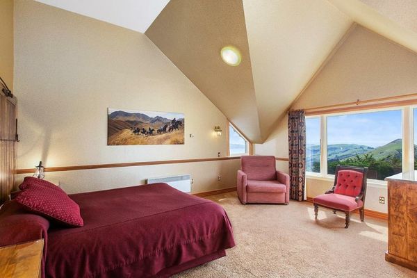 Larnach Lodge & Stable Stay