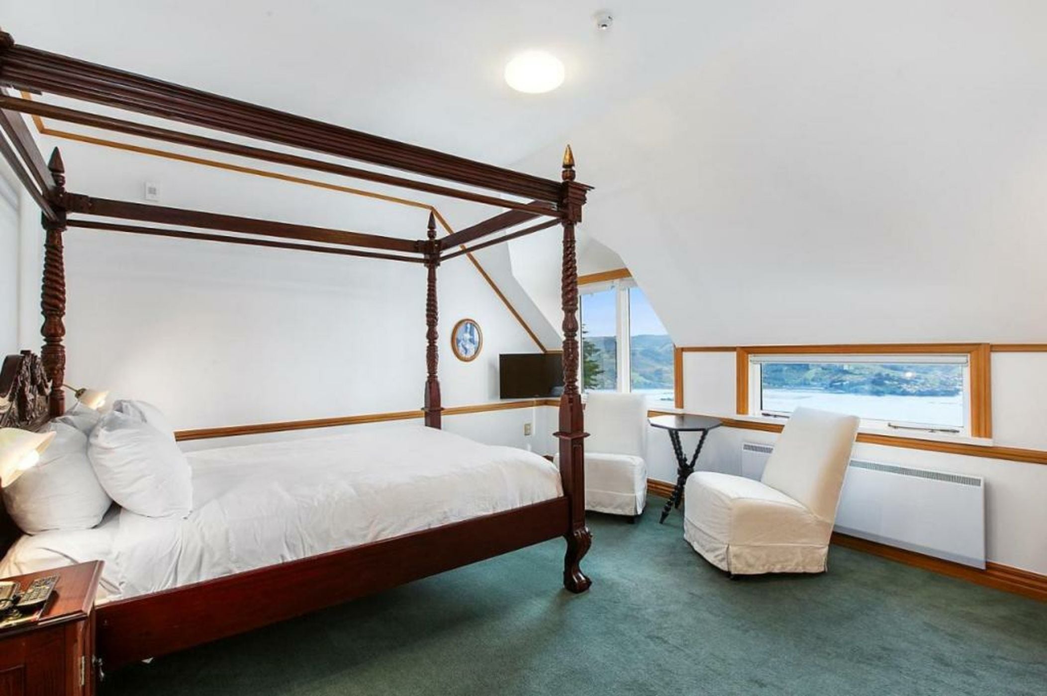 Larnach Lodge & Stable Stay