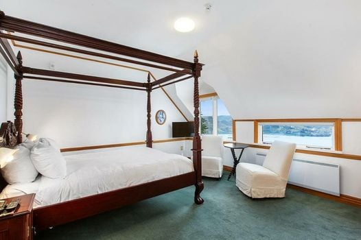 Larnach Lodge & Stable Stay