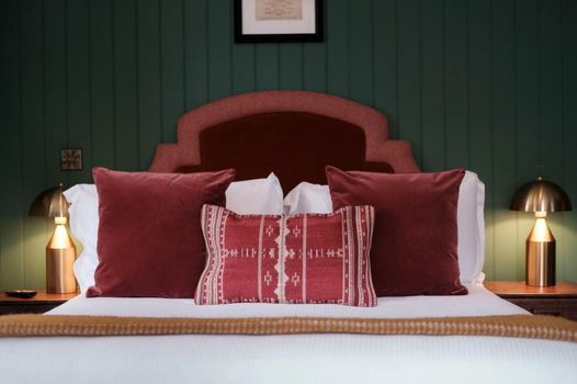 The White Star Tavern