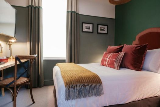 The White Star Tavern