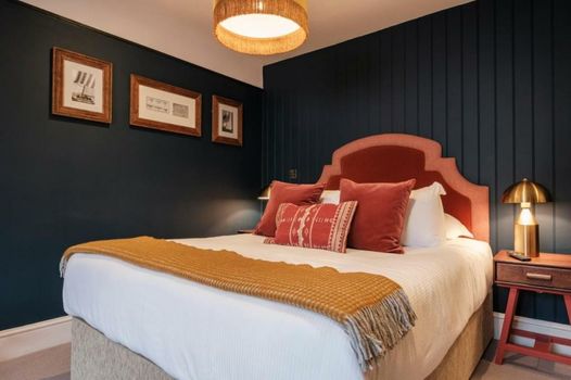 The White Star Tavern