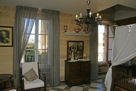 Luciano Valletta Boutique