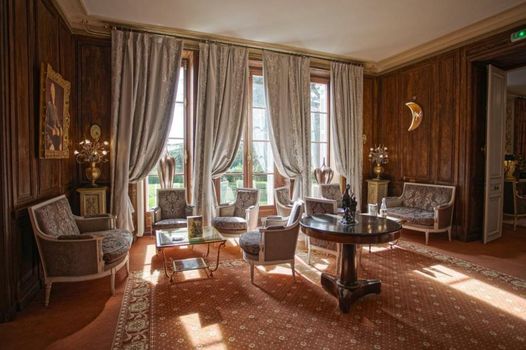 Chateau De Rochecotte