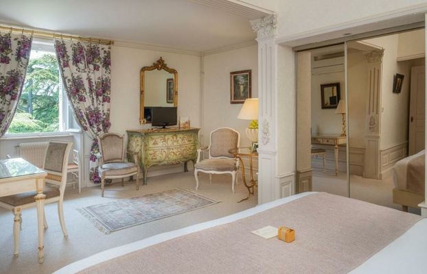 Chateau De Rochecotte