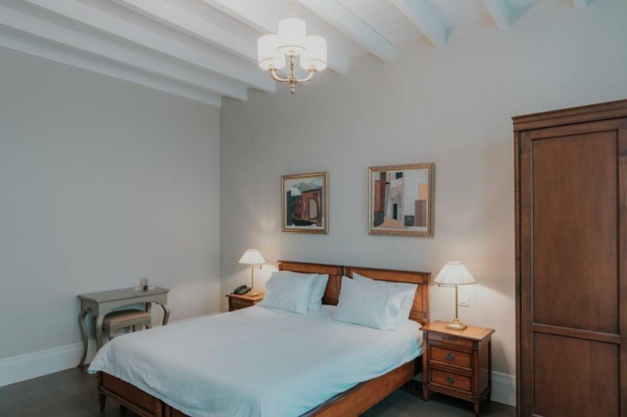 Xenon Inn