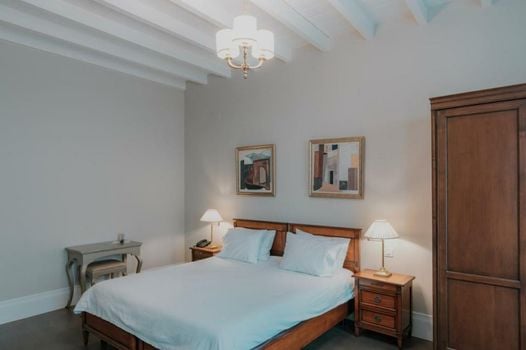 Xenon Inn