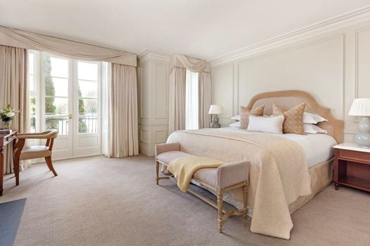 Hayfield Manor