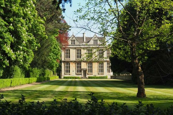 The Hall Estate - Historic Grade I-listed Jacobean Mansion