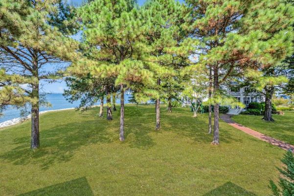 Wades Point Inn on the Bay