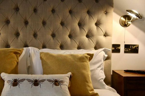 Upstairs at 33 - Self check in boutique accommodation in Worcester Centre