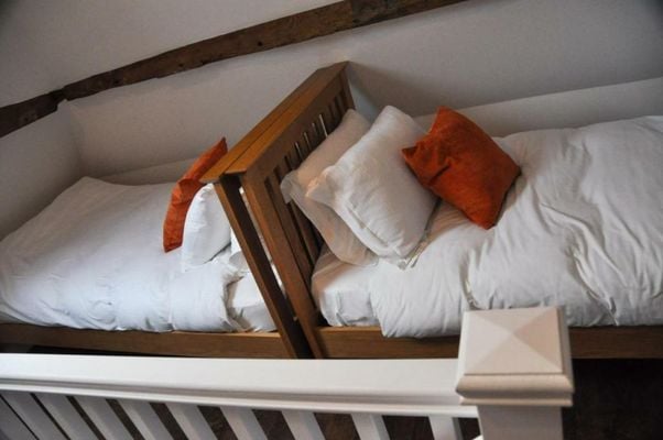 Upstairs at 33 - Self check in boutique accommodation in Worcester Centre