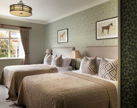 Horse & Jockey Hotel