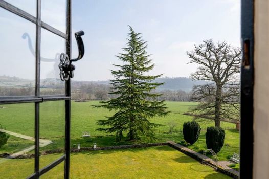 Llangoed Hall