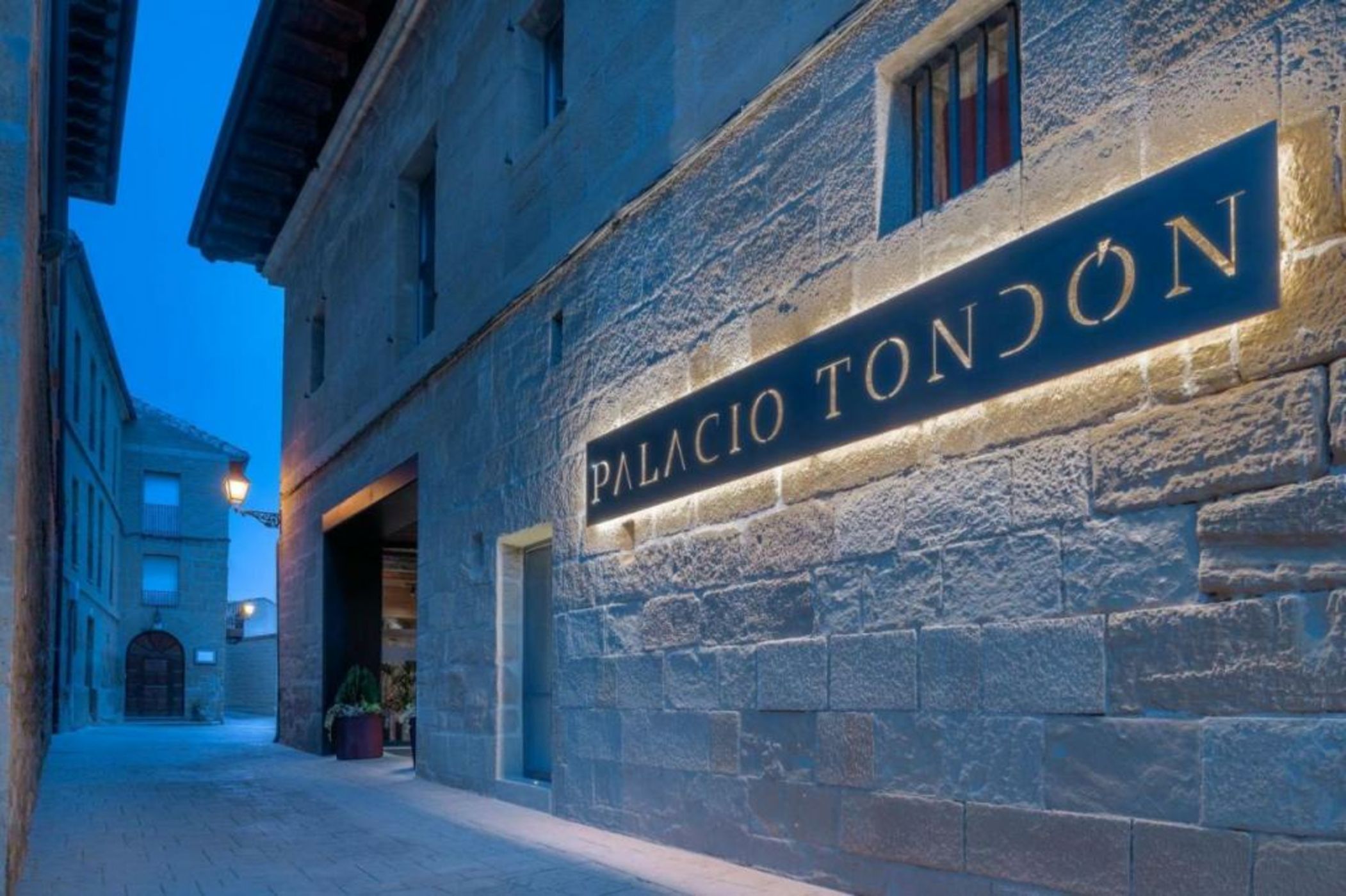 Palacio Tondon Autograph Collection