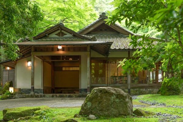Nara Kasugaokuyama Tsukihitei