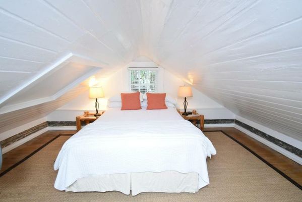 Simonton Court Historic Inn & Cottages