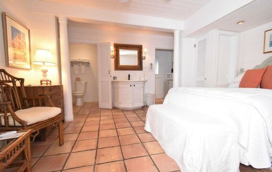 Simonton Court Historic Inn & Cottages