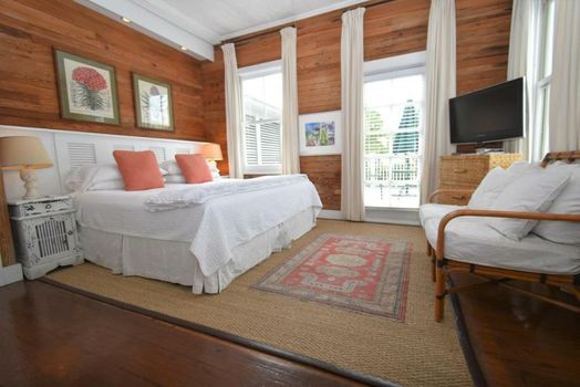 Simonton Court Historic Inn & Cottages