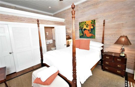 Simonton Court Historic Inn & Cottages