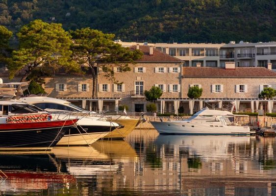 Lazure Hotel & Marina