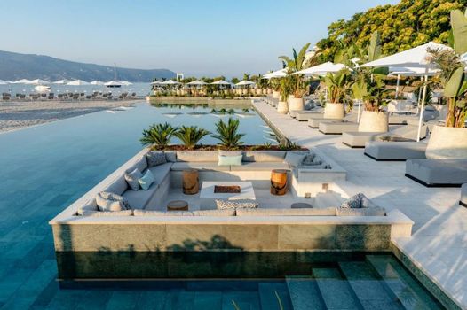 Lazure Hotel & Marina