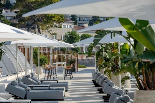 Lazure Hotel & Marina