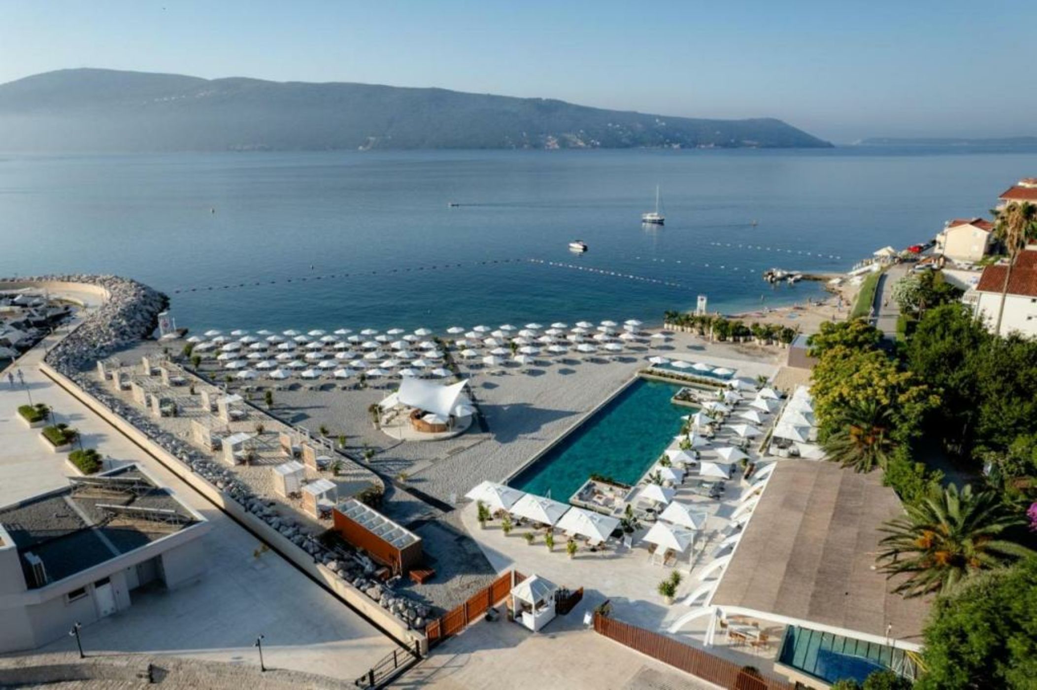 Lazure Hotel & Marina