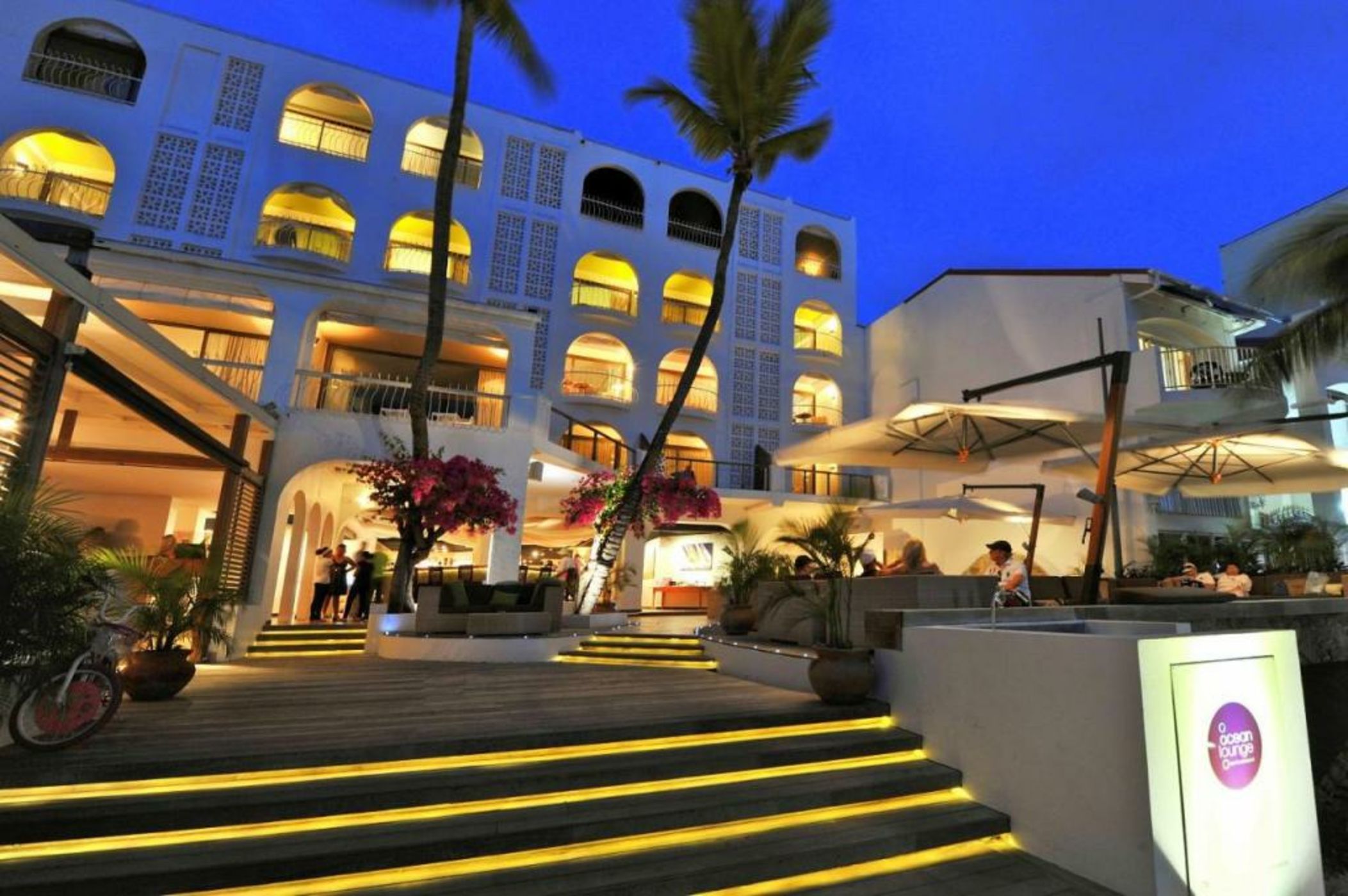 Holland House Beach Hotel