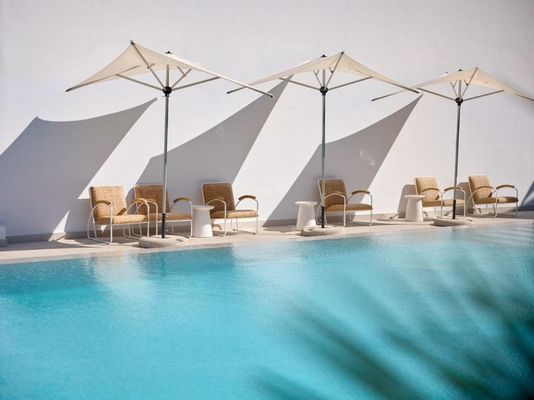 The Roc Club, A Hotel to Live