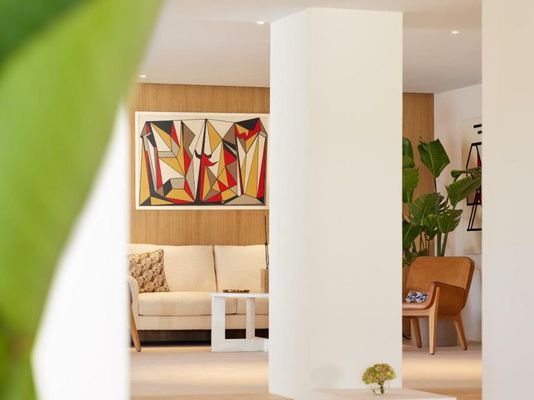 The Roc Club, A Hotel to Live