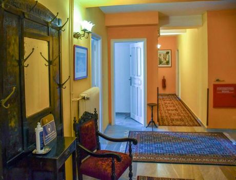 Byron Traditional Hotel