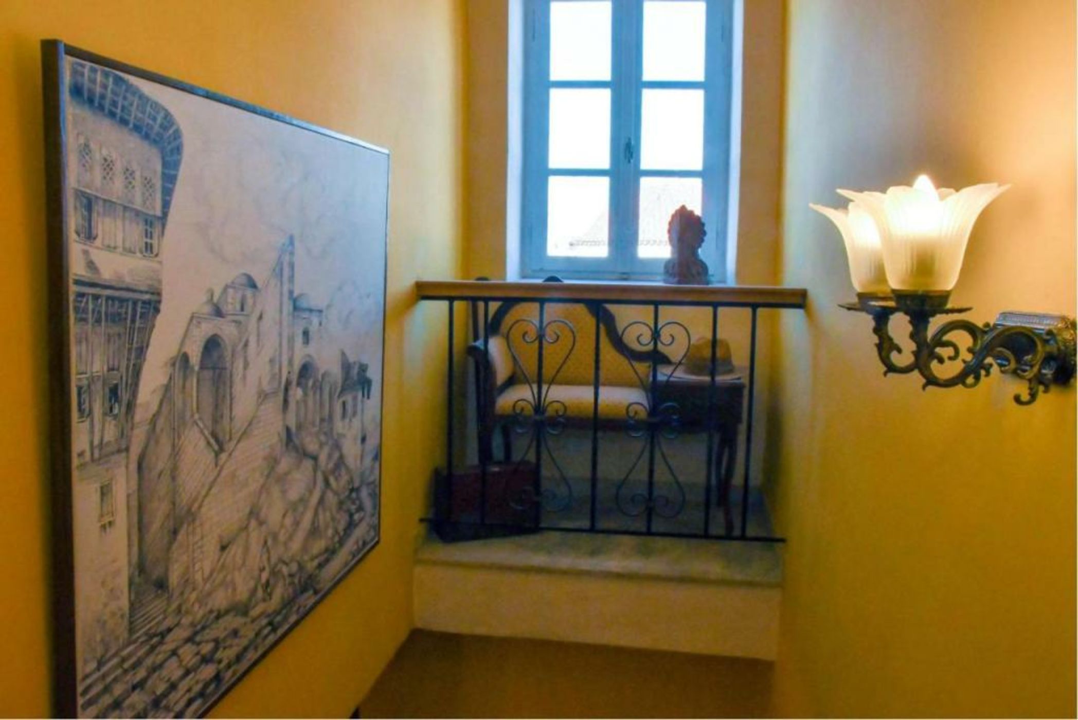 Byron Traditional Hotel