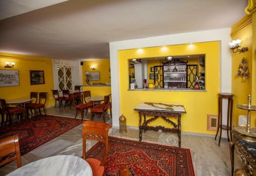 Byron Traditional Hotel