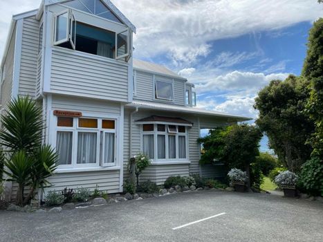 Nikau Lodge