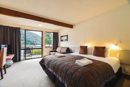 Hawea Hotel