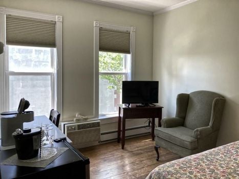 Lunenburg Arms Hotel